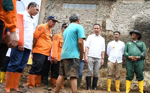 Bey Machmudin Langsung Turun ke Lokasi Bencana Banjir Banjaran Wetan