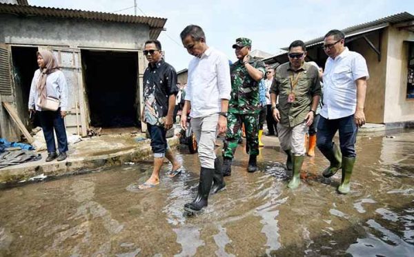 Tindak Lanjut Banjir Rob: Bey Machmudin Tinjau Kondisi di Indramayu
